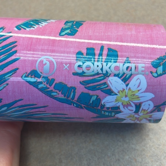 Corkcicle & Vineyard Vines 25oz Canteen, pink w the palm fronds & white flowers - Picture 7 of 10